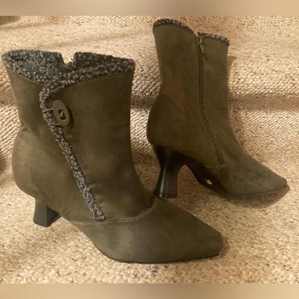 Cloudwalkers Green Faux Suede with Grey Faux Sherpa Trim Ankle Heeled Boots